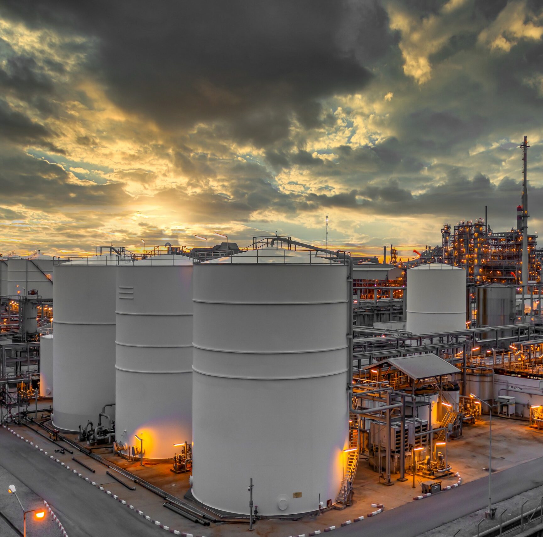 petrochemical-storage-tank-with-oil-refinery-backg-2023-01-24-13-08-07-utc-1